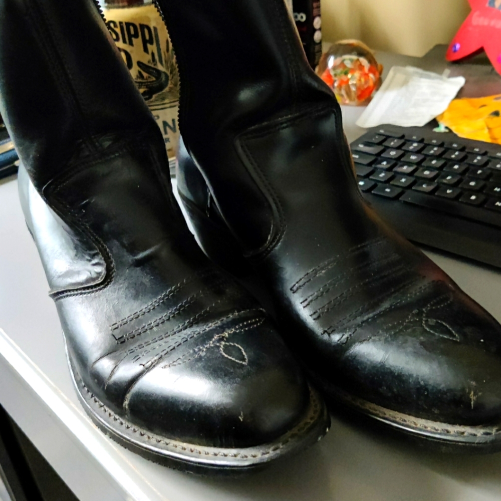Double H the man in Black boots